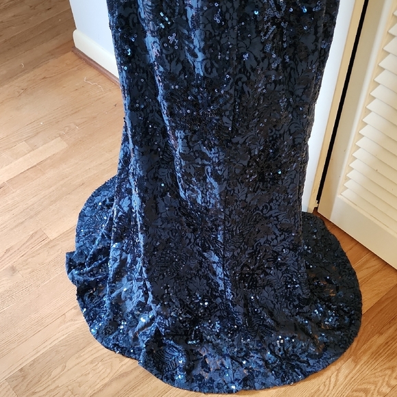 Blue Lace and Sequin Embellished Gown - Picture 6 of 17